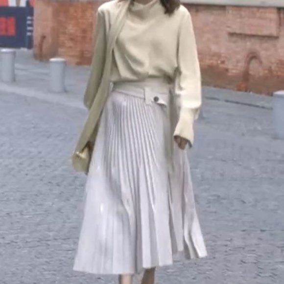 NEW UNITED TOKYO 21SS COLLECTION Pleated Skirt Size 2 - Picture 6 of 14